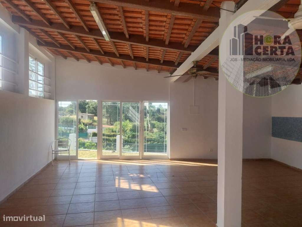 Moradia V4 com piscina em Setúbal!-29