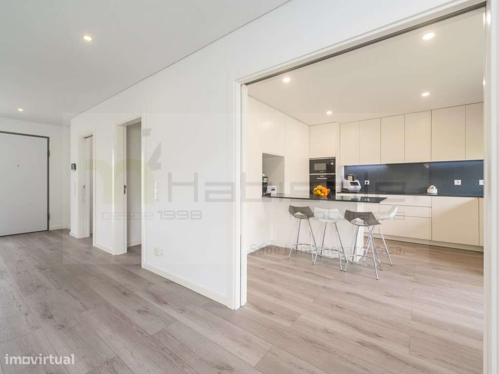 Moradia T4+1 moderna em Vale Grande, Odivelas-3