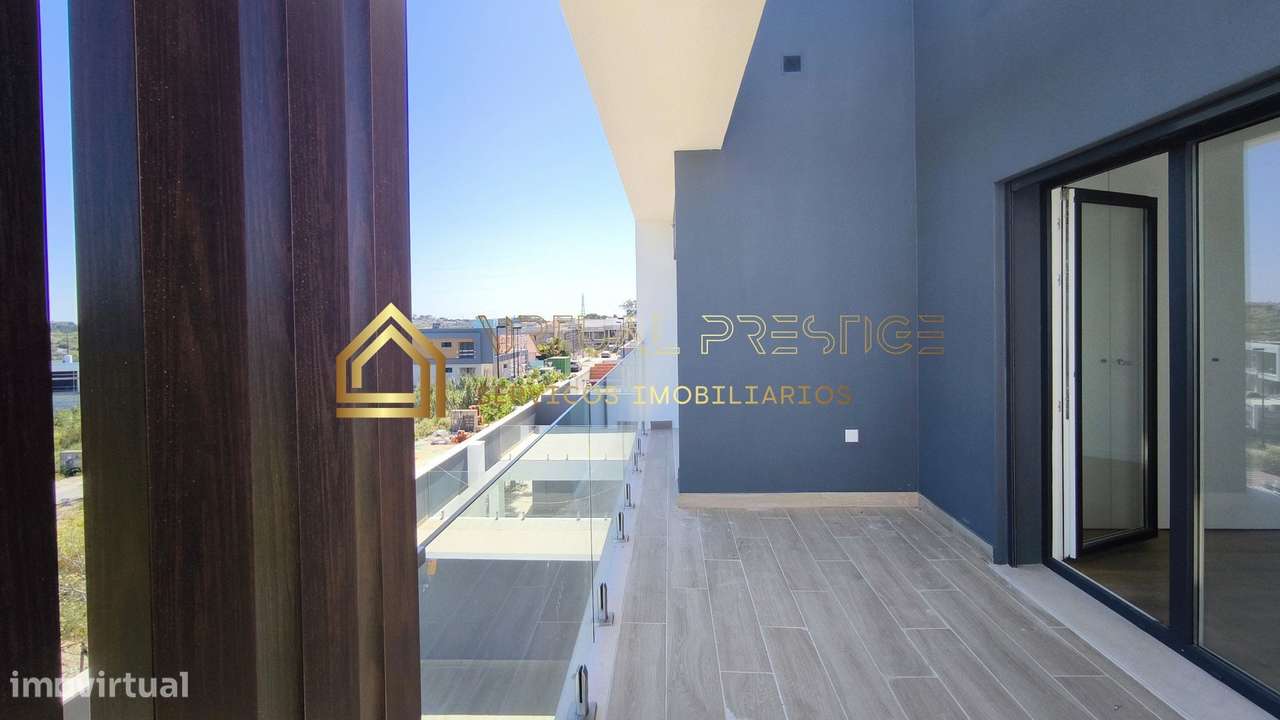 Moradia em Banda T4+1 - Pera - Nova - Garagem-22