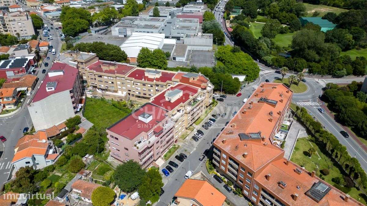 Apartamento T3 c/ Vistas Mar e Garagem Box em Canidelo-43