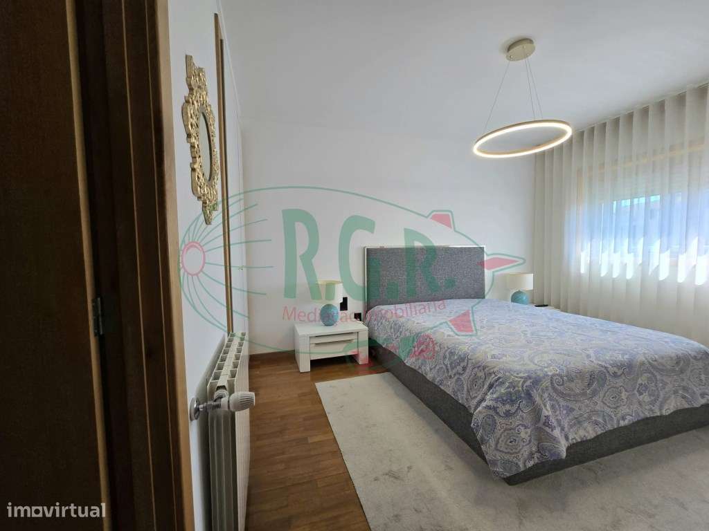 Apartamento T2| Lg Garagem 2 Carros | Localização Central São Cosme-29