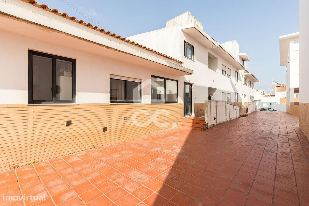 Apartamento T2 de Rés do Chão c/ Varanda e Lugar de Garagem | Villas d-22