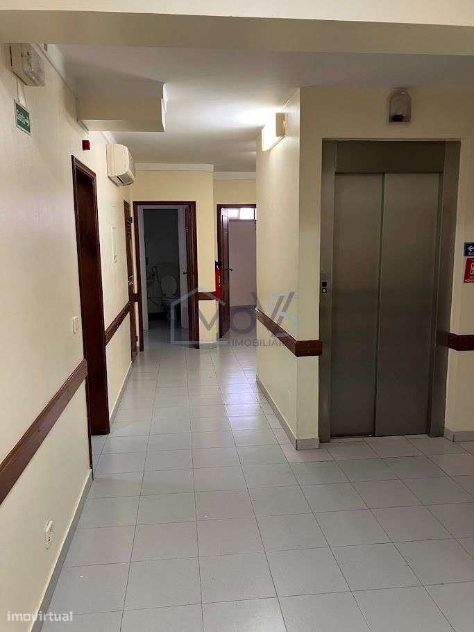Espaço versátil com 295 m² no centro de Ferreira do Zêzere – Clínica,-11