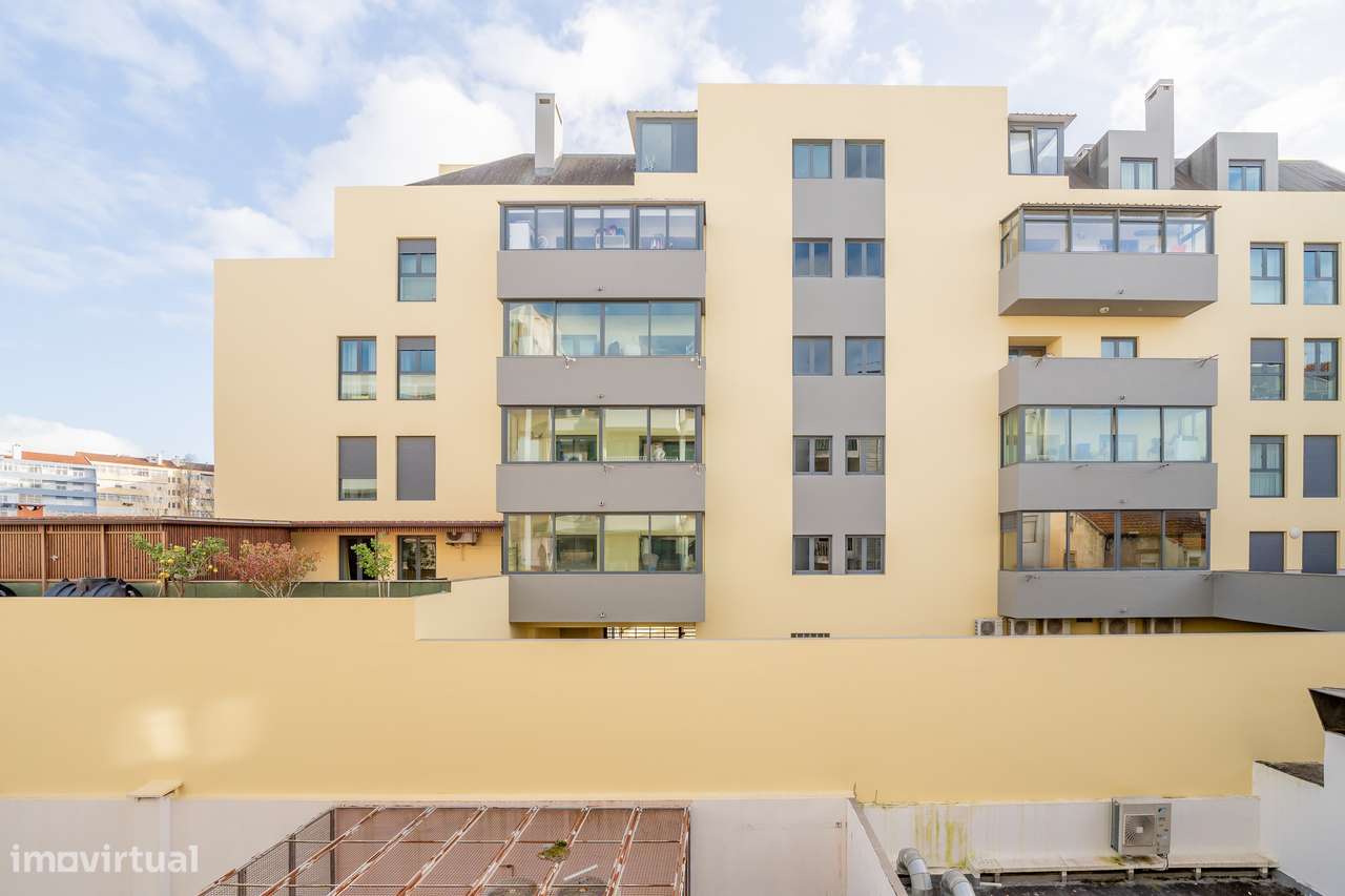 T2 "Novo" no Centro - Garagem / Elevador / Varanda! - Grande imagem: 2/16