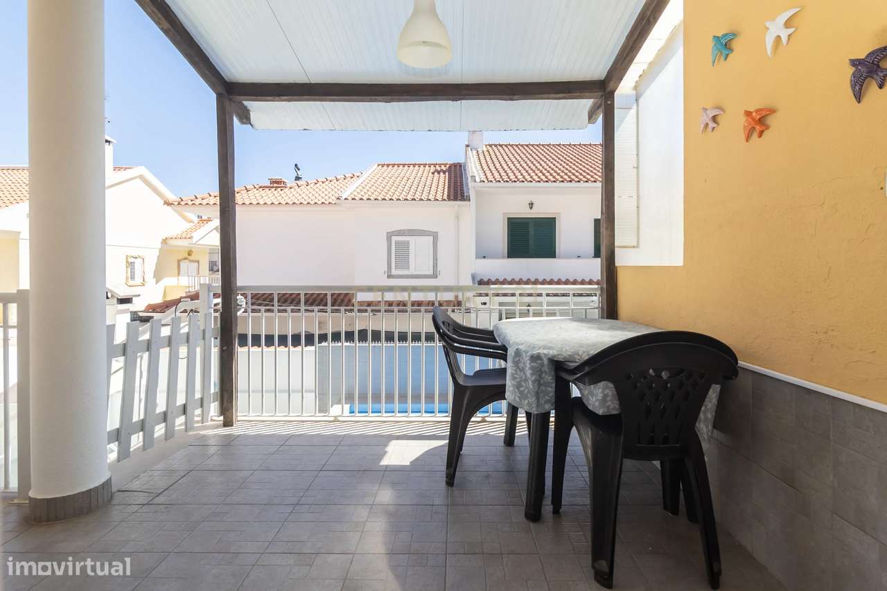 Moradia T3 com Piscina e Excelentes Áreas nos Foros de Amora-13