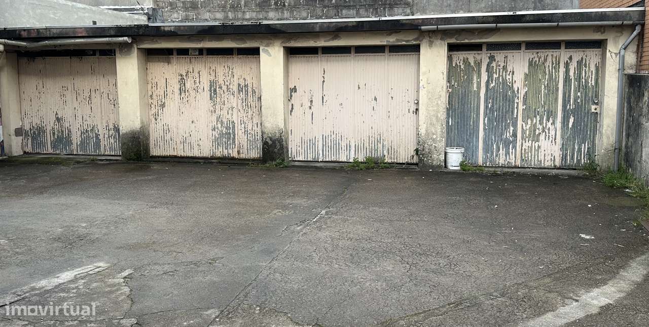 Apartamento T2+1 renovado, com garagem, em boa localização-18
