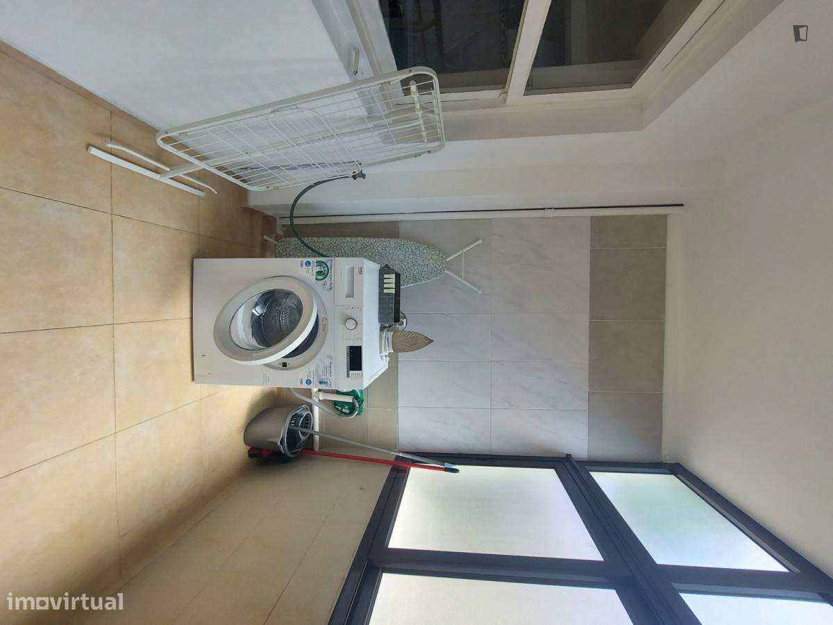 Quarto - localizado em Santa Marinha Porto - Grande imagem: 2/8