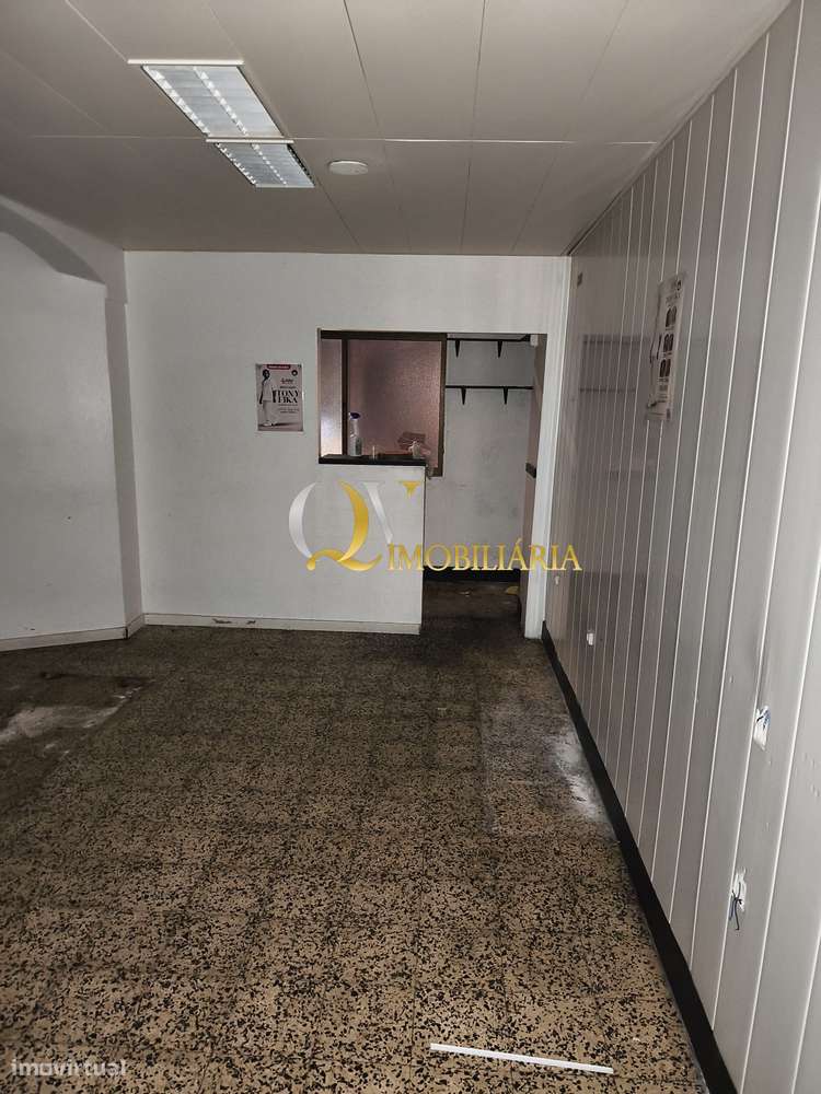 Excelente loja para venda sita no Cacém-6