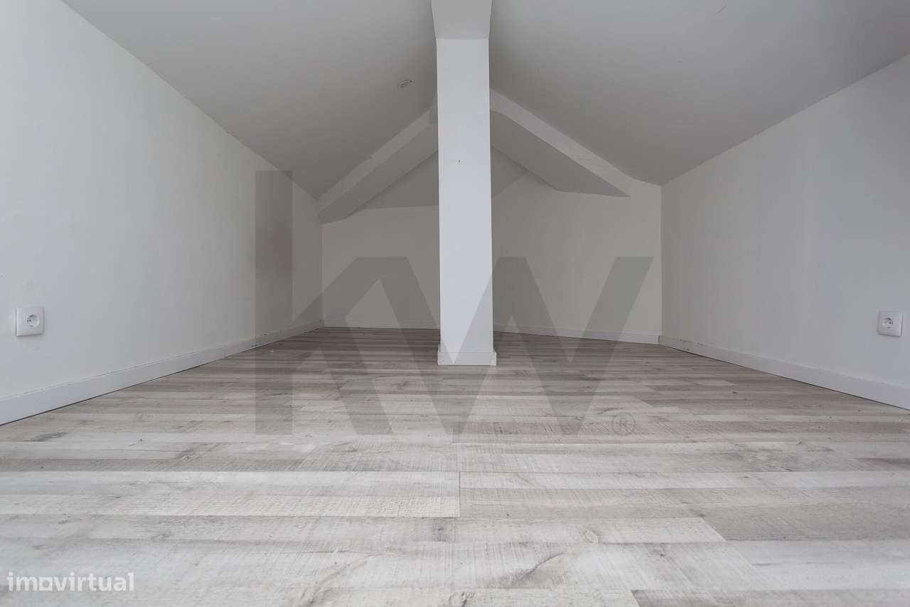 Andar de Moradia T2-33