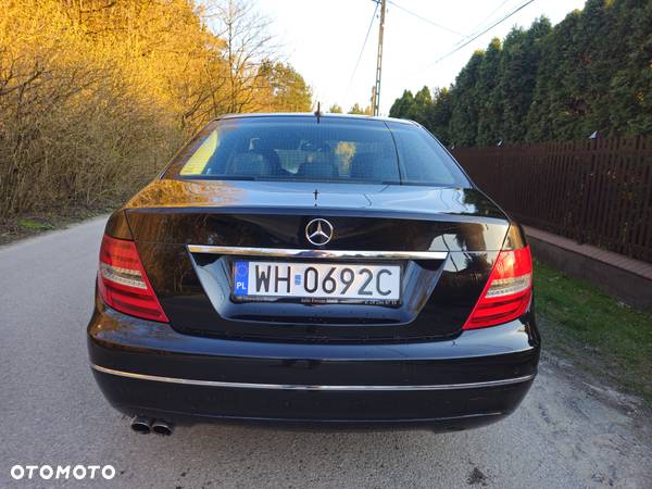 Mercedes-Benz Klasa C 180 T BlueEFFICIENCY 7G-TRONIC Avantgarde - 9