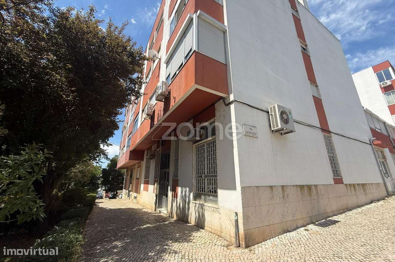 Armazém com 600 m² – 2 Pisos, Escritórios e Excelentes Acessos-31