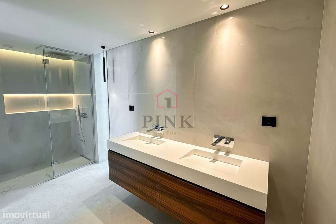 Moradia de Luxo com Piscina - T4 no Funchal-37