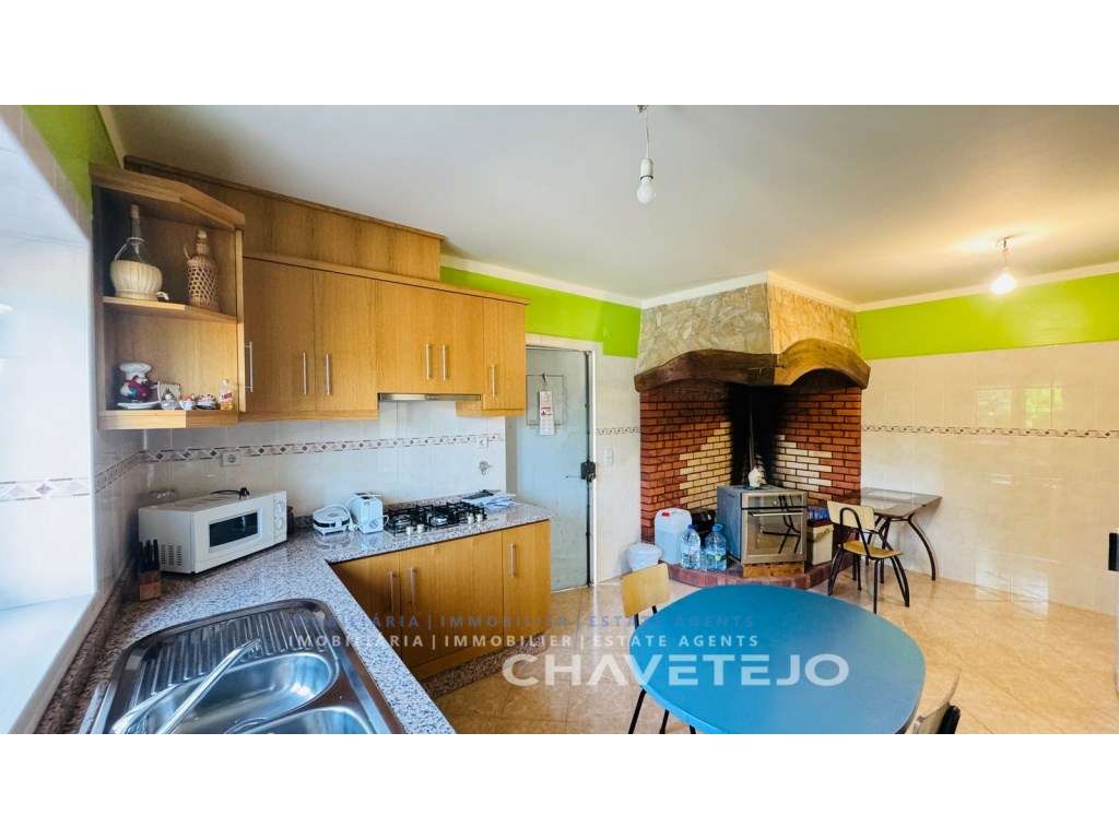 Quintinha T4 com Amplas zona para Oficinas, Terreno Plano e Enorme ...-19