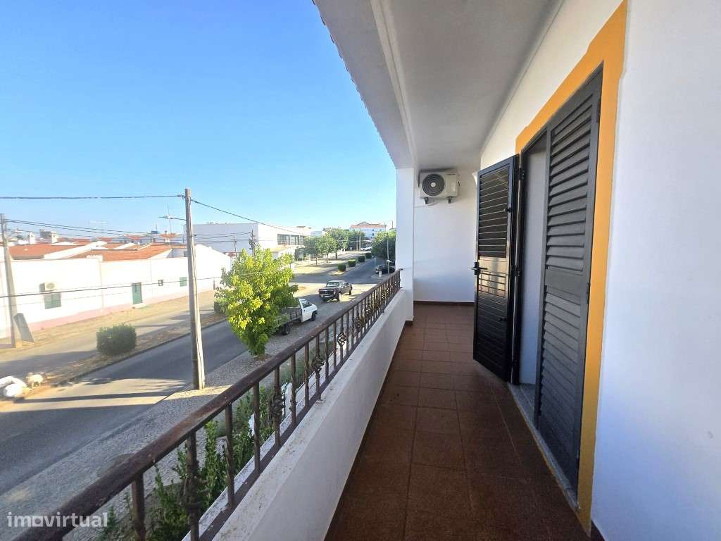 Moradia Isolada, T5, com garagem, na Vila de Redondo-22