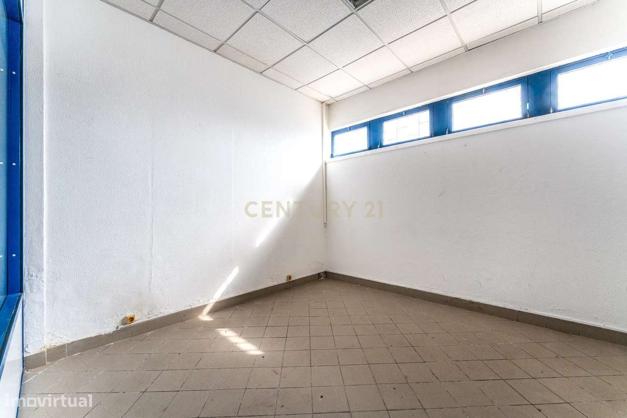 LOJA NO CENTRO DE PENICHE IDEAL PARA O TEU NEGÓCIO - Grande imagem: 3/9
