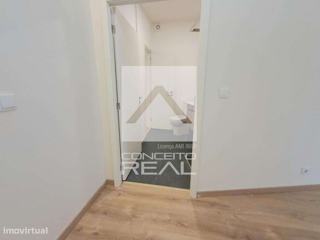 Loja totalmente renovada – Pronta a iniciar atividade – a 400 m da Est-7