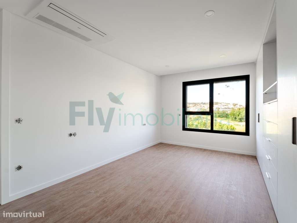 Apartamento T3 com Excelentes Áreas em Zona Central de Lousada-31