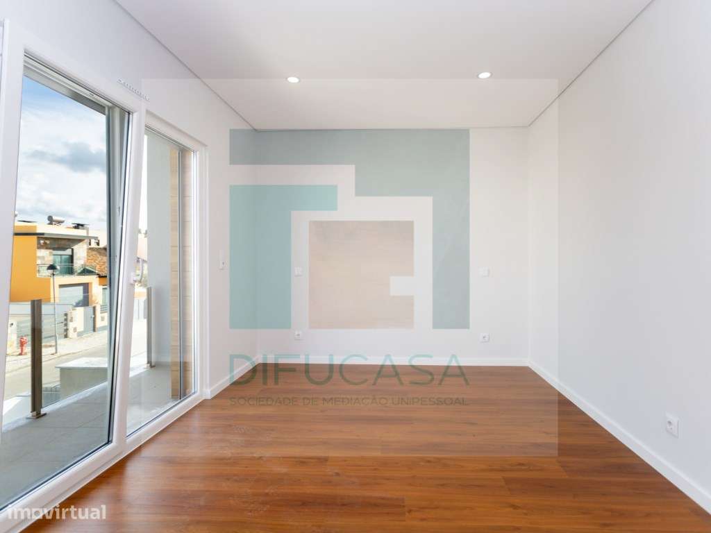 Moradia T3 com 2 Suítes e Pérgula de Estacionamento-19