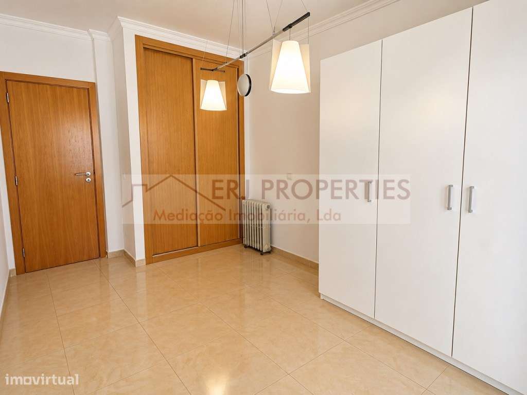 Moradia de Charme em Altura | 3 Quartos, Garagem e a 950 m da Praia-16