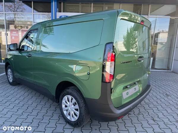 Ford Transit Courier - 8