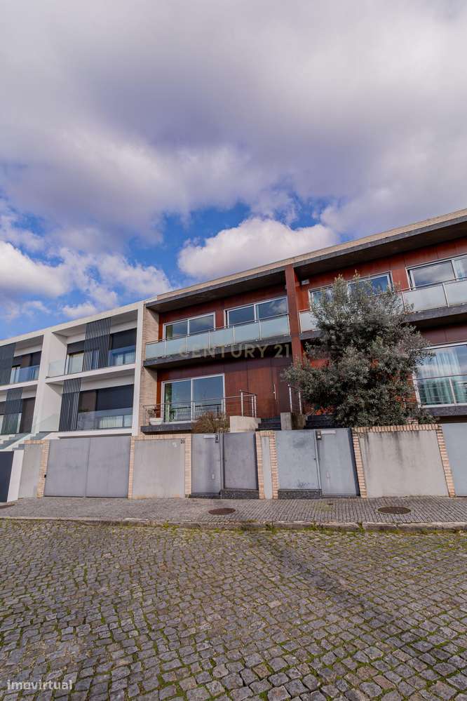 Moradia T4 + escritório com Elevador em Fraião, Braga - Grande imagem: 2/46