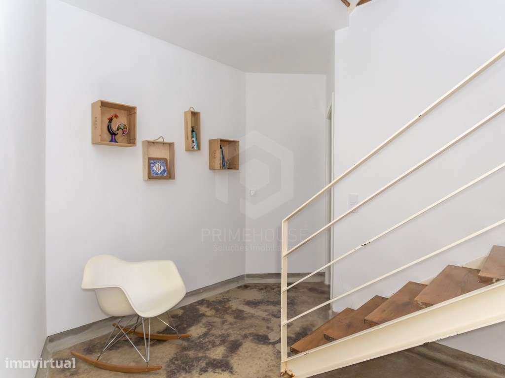 Predio no centro historico do seixal-40