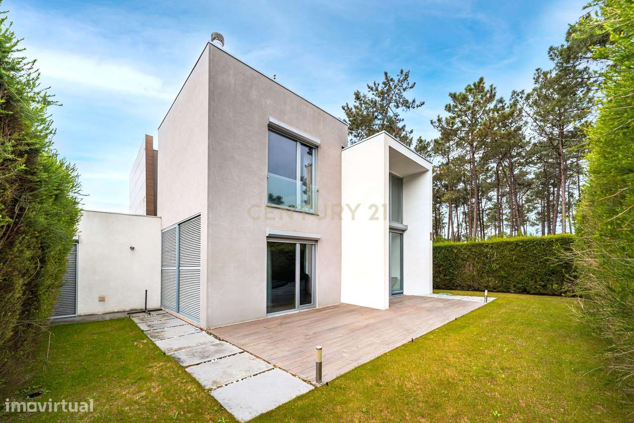 Moradia contemporânea na Aroeira | Luz natural, conforto e eficiência-47