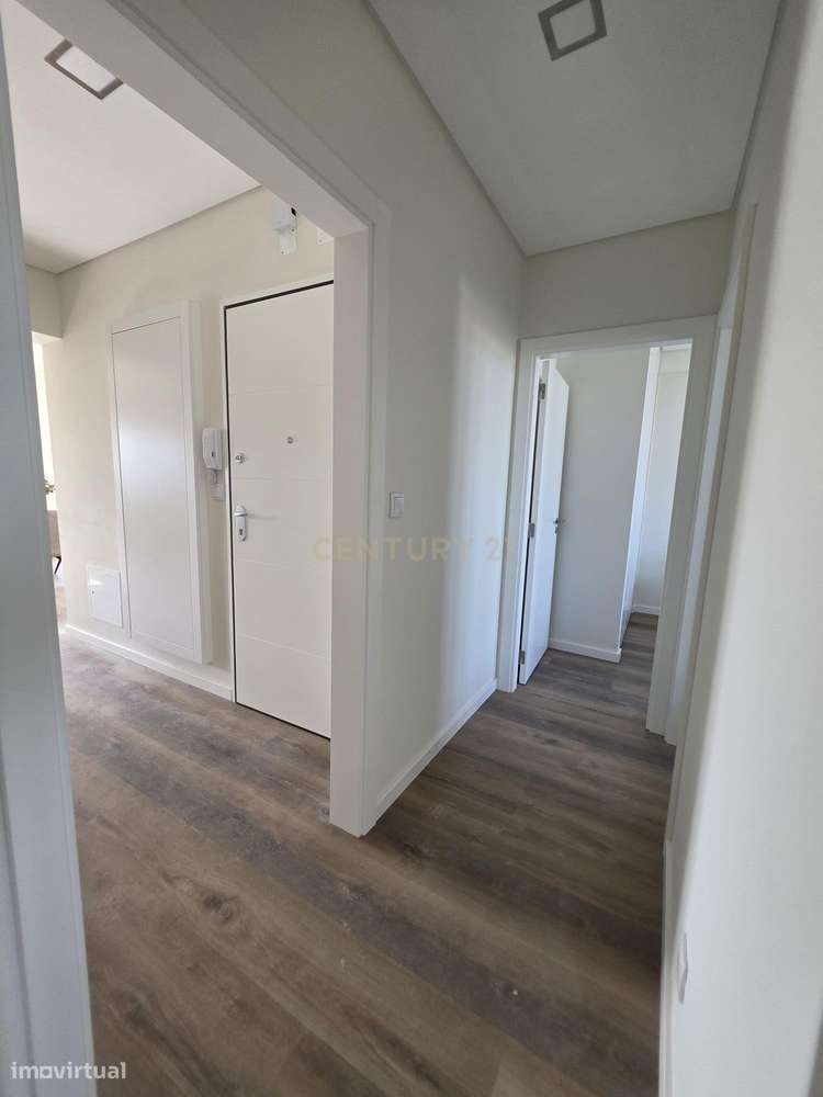 Apartamento T3 Novo em Benfica | varanda aberta | suite | 2 elevadores-17