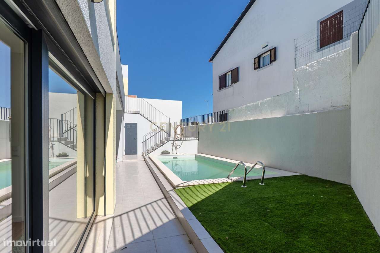 Moradia T3 + 2 com Piscina - Foros de Amora-31