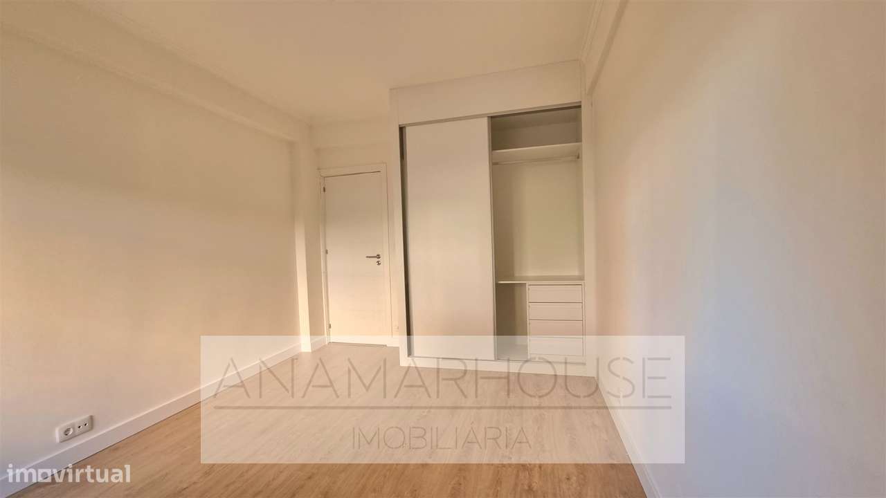 T3 Remodelado com varandas na Amadora, Mina De Água-8