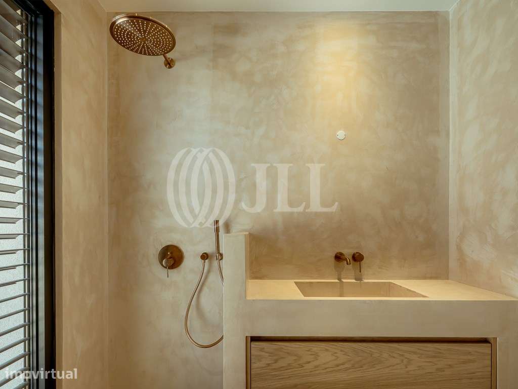 Moradia T3+1 com jardim, piscina e garagem, no Estoril-29