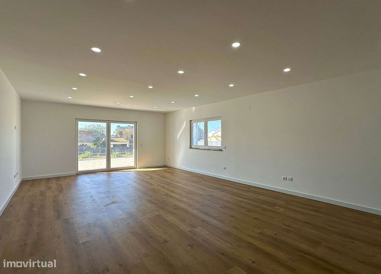 Espaçosa Moradia V4 com piscina - Coimbrã / Peniche-5