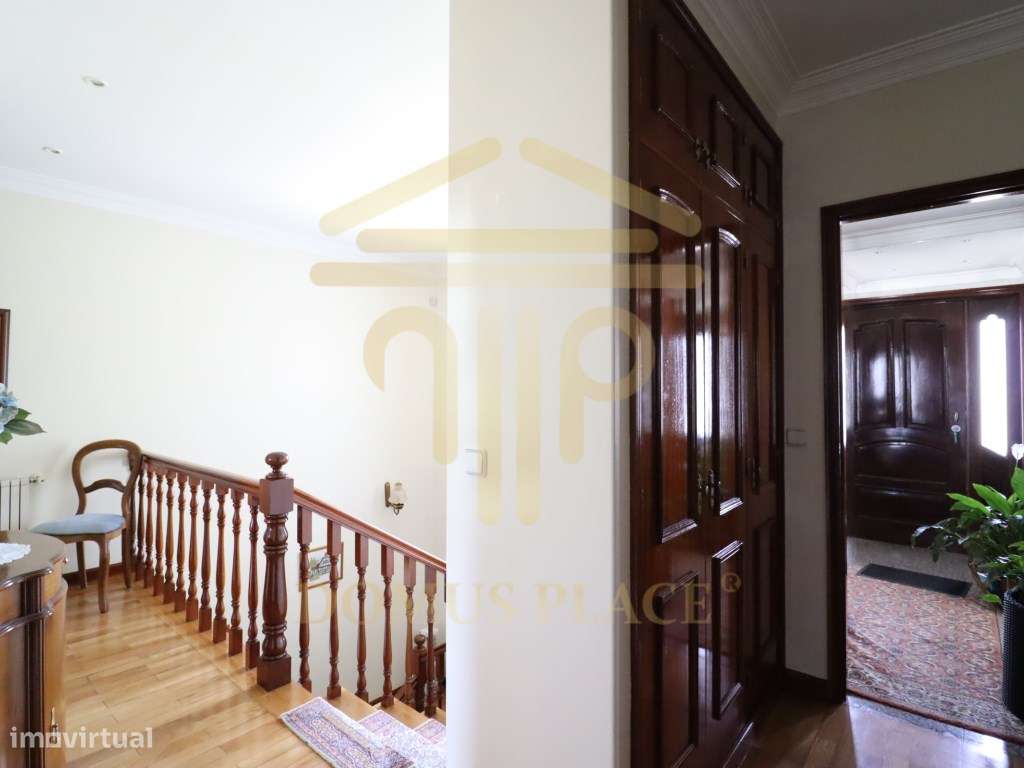 Moradia com Cave, Piscina e Terreno de 1878m² - Lavra
Vendida tota...-13