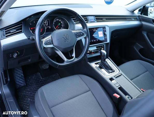 Volkswagen Passat 2.0 TDI DSG Trendline - 11