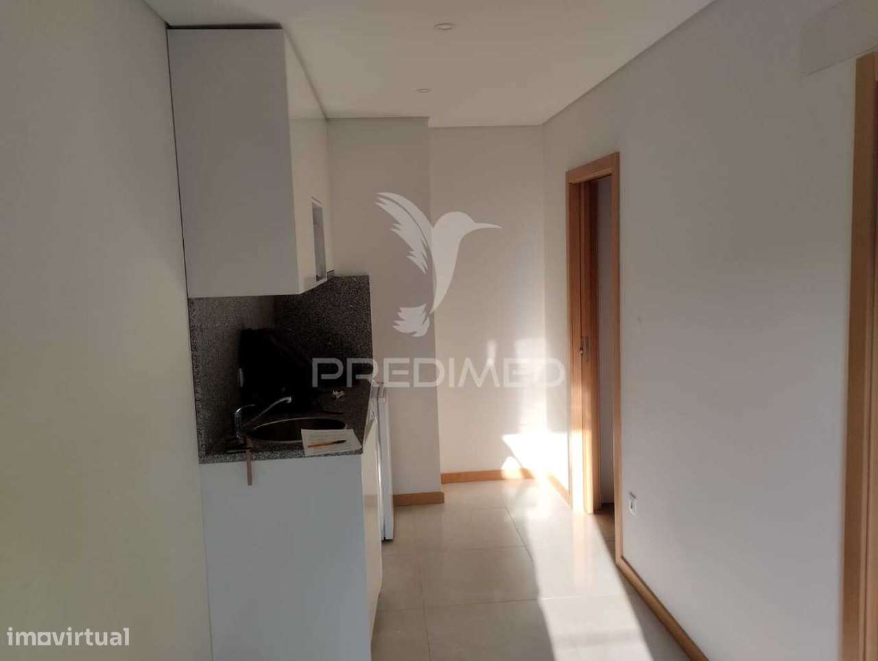 Arrenda-se T1 na Praça das Flores - Porto - Grande imagem: 2/10