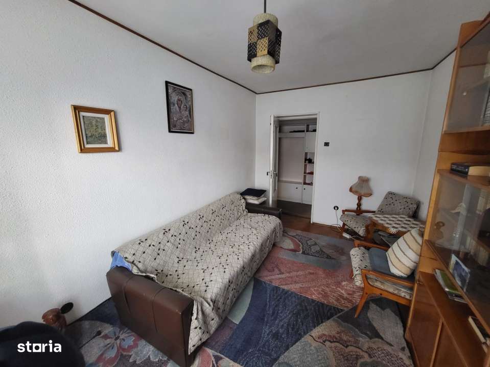 Apartament de 3 camere, decomandat, 60 mp., zona Independentei-4