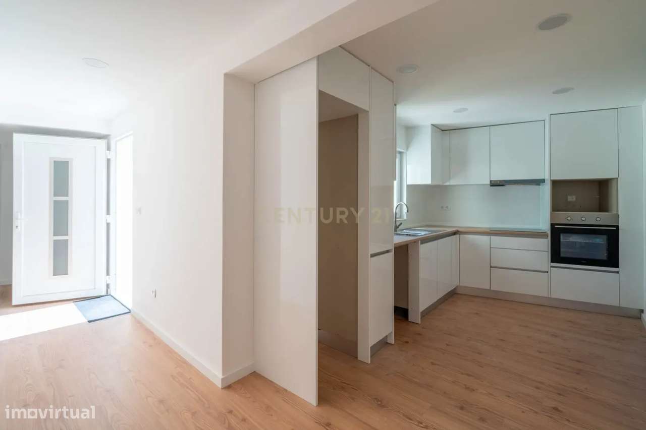 Moradia T3 de dois pisos com terreno totalmente renovada a cinco minut-47