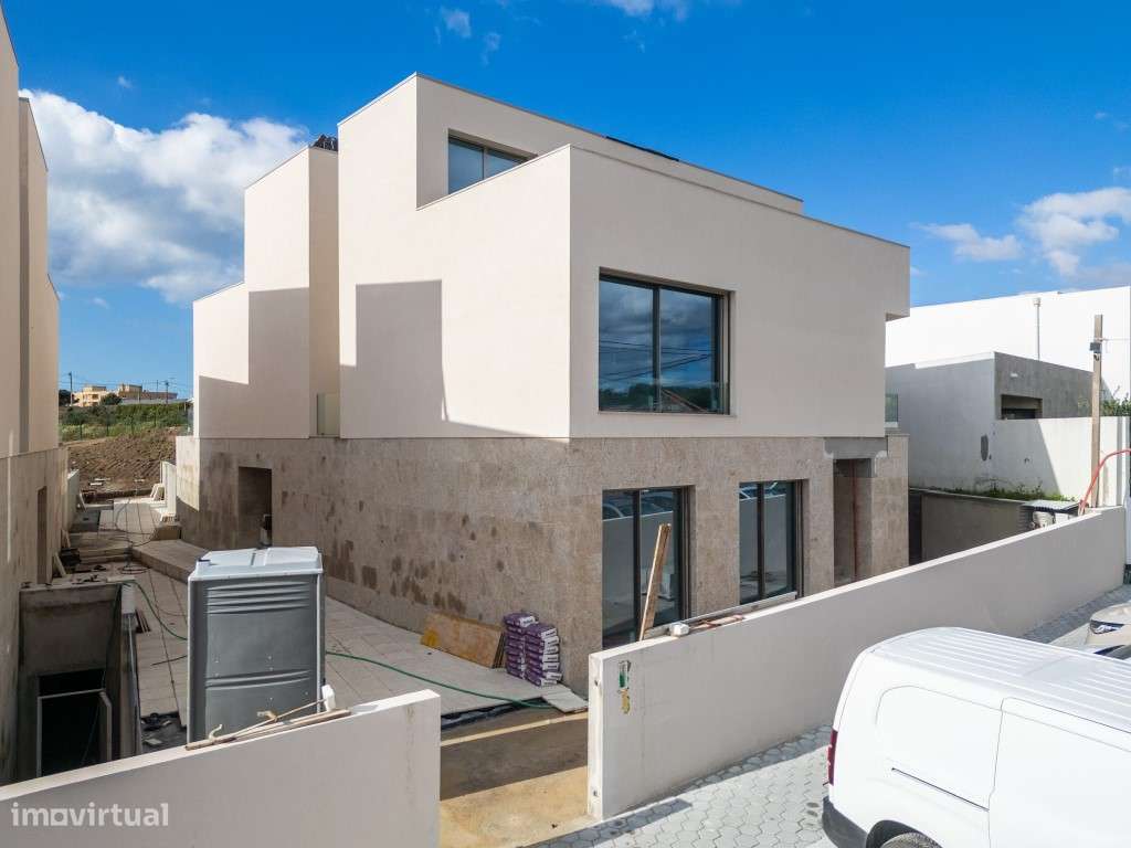 Moradia V3 Geminada com terraço e jardim, a 900 metros do mar-11