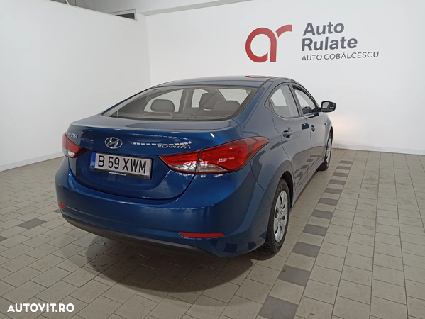 Hyundai Elantra - 4