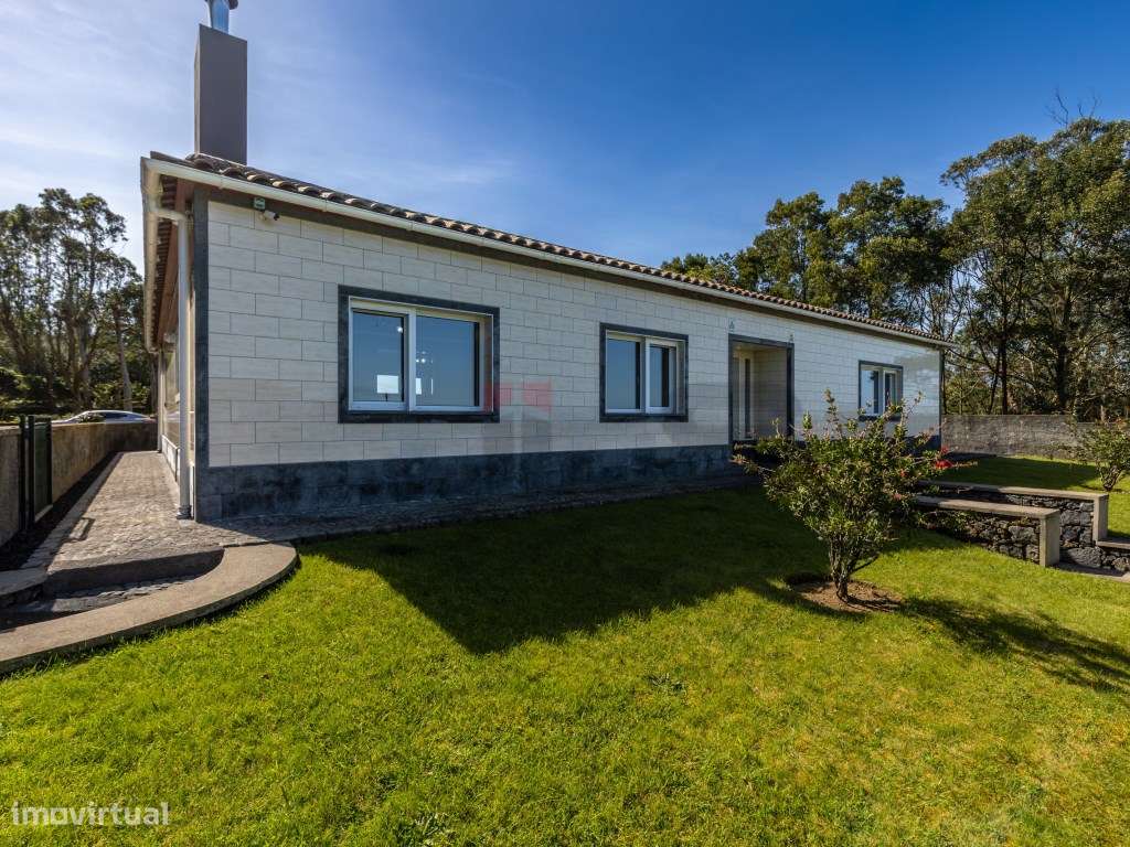 Moradia T3 Contemporânea com Grande Jardim em Rabo de Peixe , São M...-32