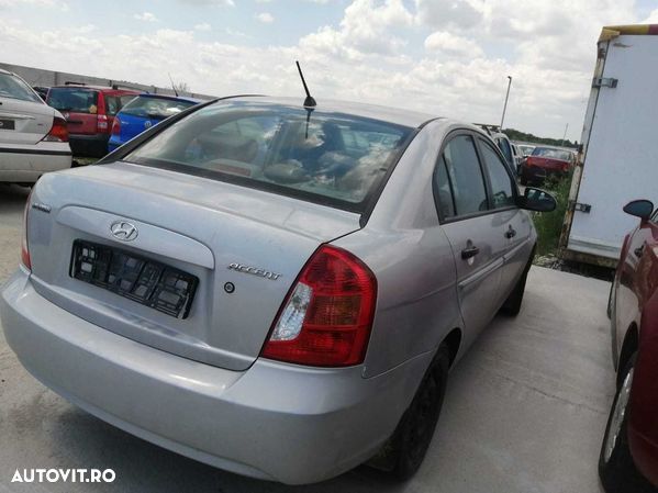 Luneta Hyundai Accent 3 - 1