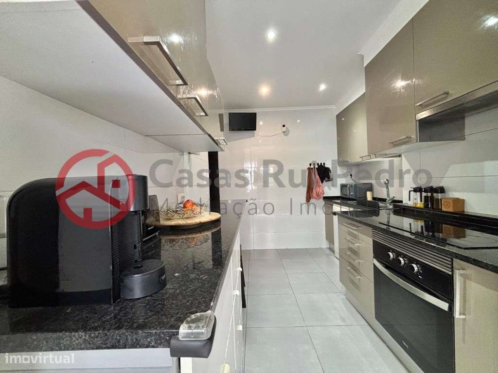 Apartamento Duplex T4 remodelado, perto da Fundação Calouste Gulben... - Grande imagem: 5/37