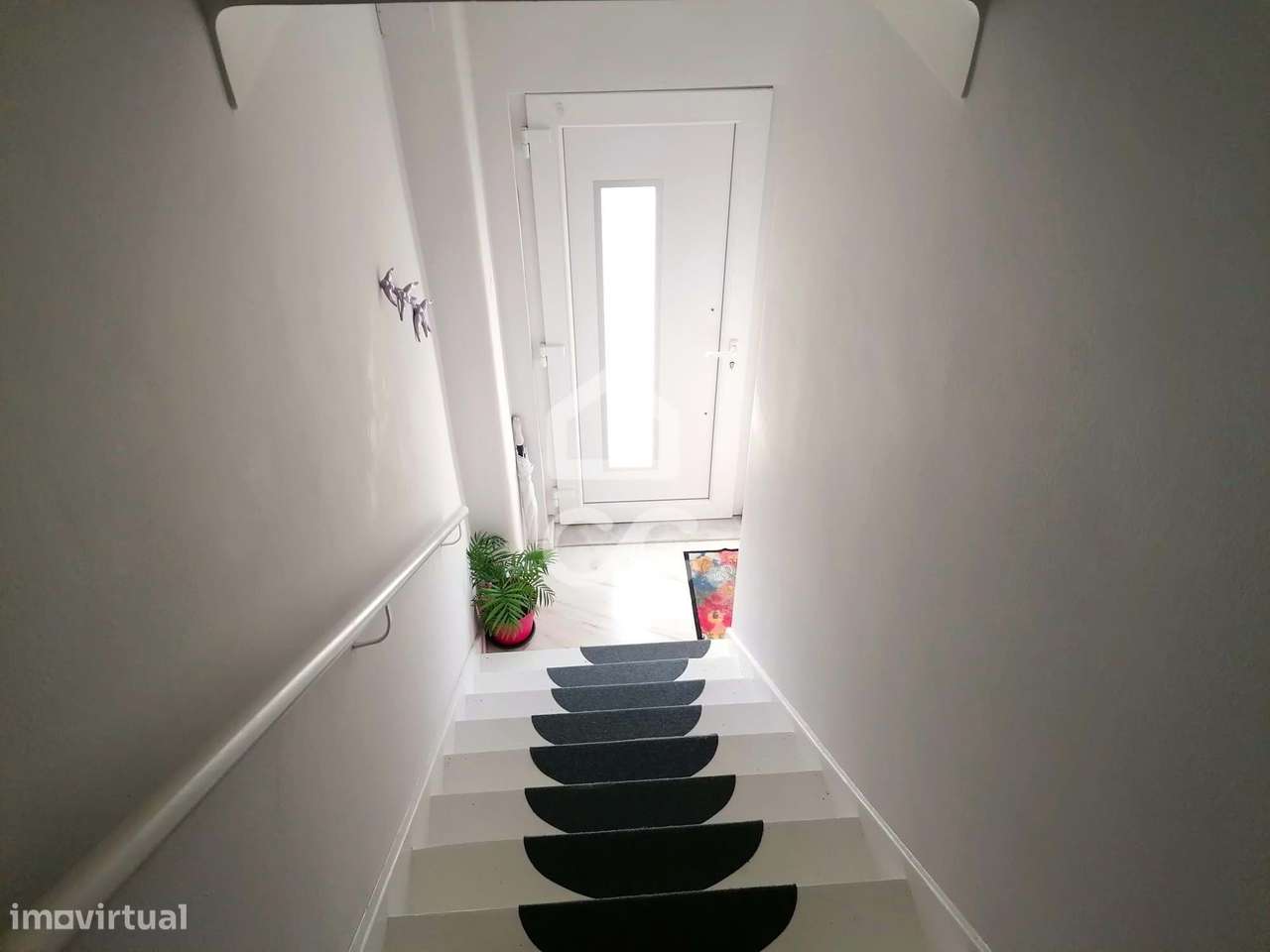 Prédio com Espaço Comercial e Habitação T3+1 - Grande imagem: 5/33