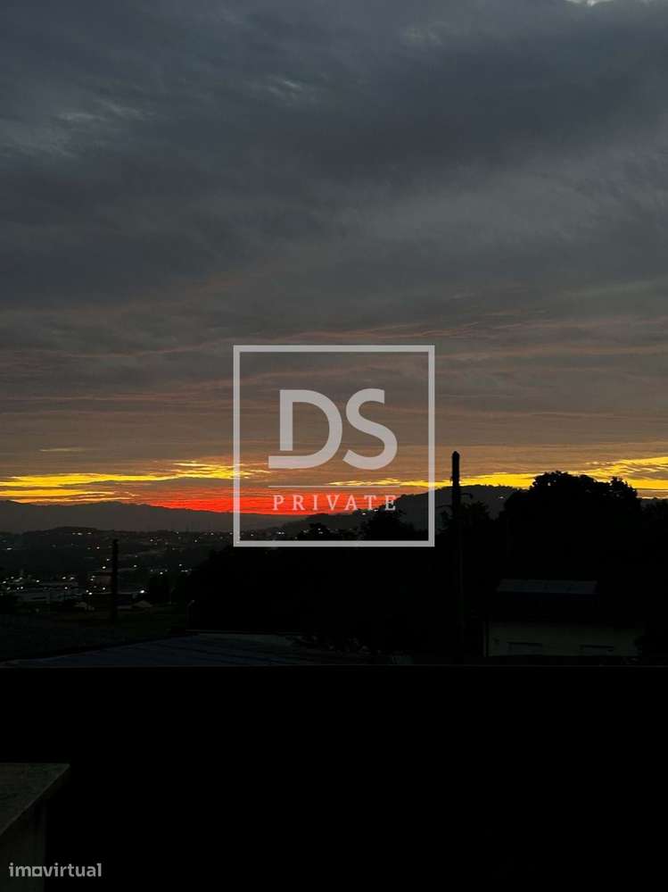 Moradia T4 em Gaveto, com Piscina e Jardim - Grande imagem: 5/38