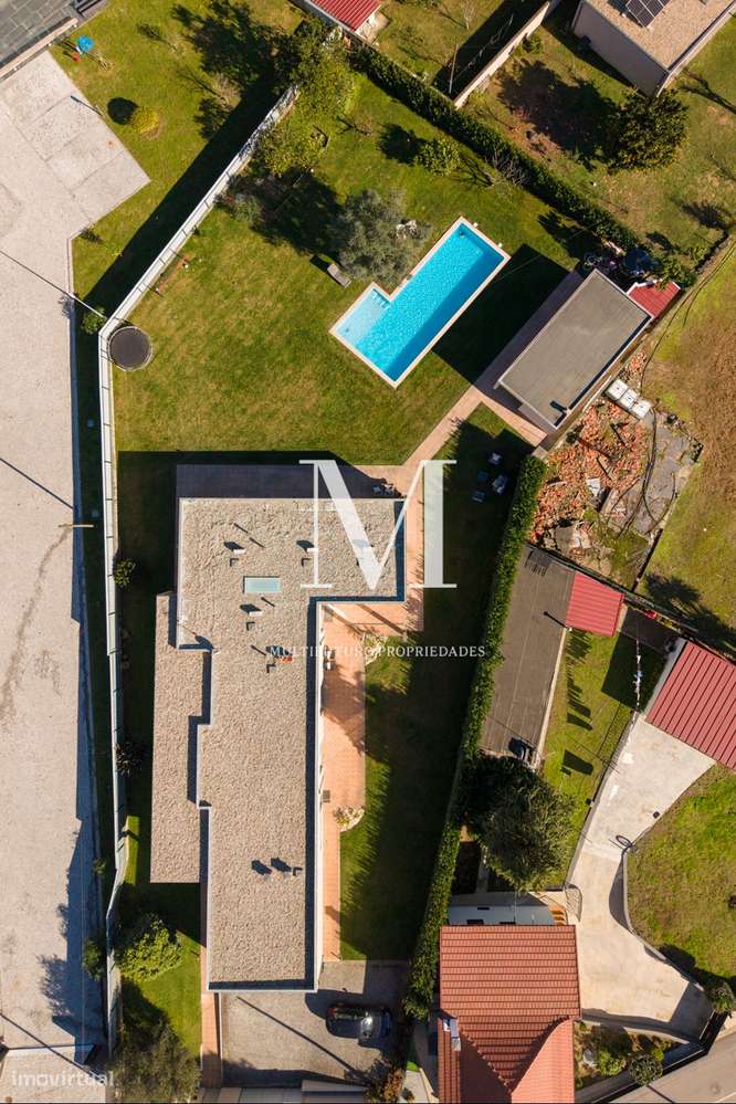 Famalicão | Propriedade T3+1 Térrea | 1.500 m² | Piscina | Jardim | LU-35