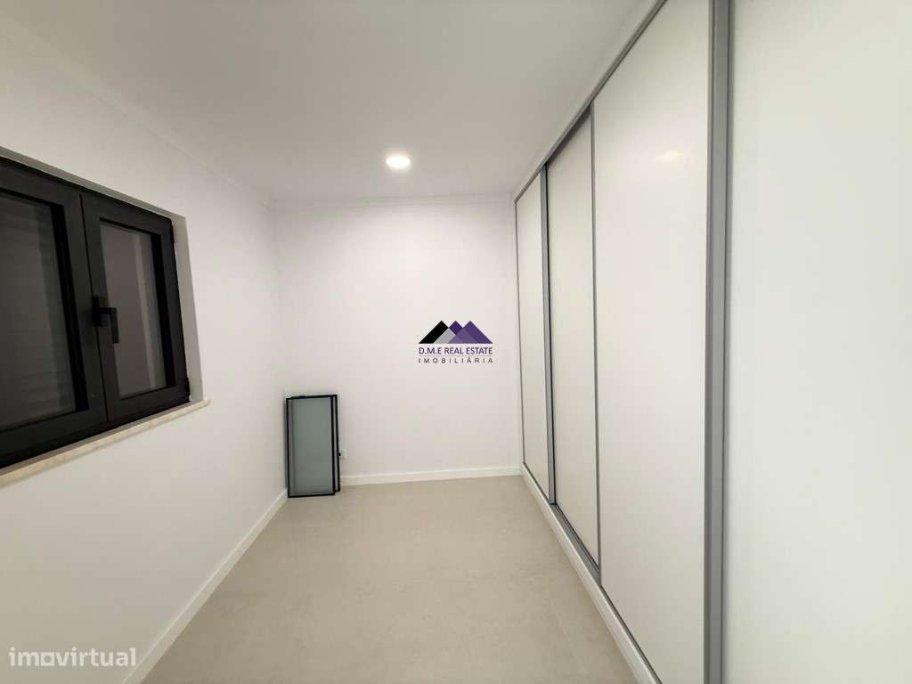 Moradia V3 com Garagem e Piscina a Estrear-14