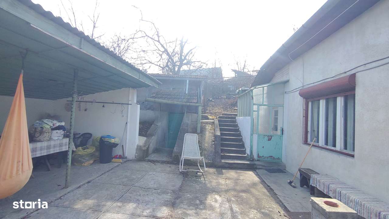 Vand  casa cu teren in cartierul Gruia-3
