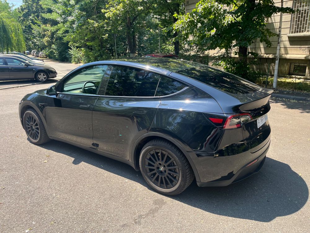 Tesla Model Y Standard 2023