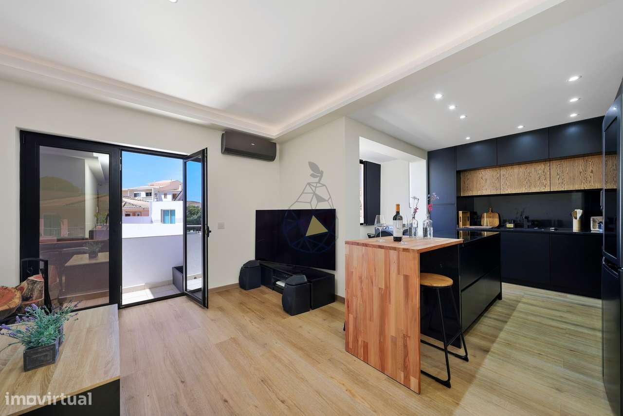 Apartamento com 2 Quartos  totalmente renovado e mobilado na Mexilhoei - Grande imagem: 1/47