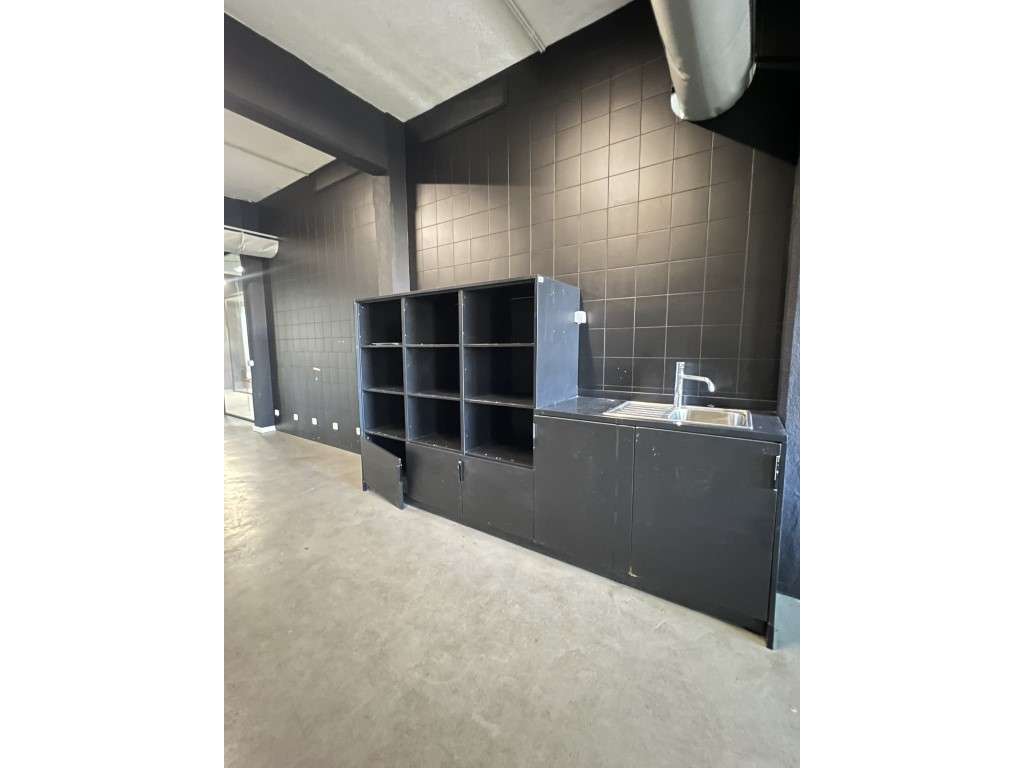 Armazém para Arrendamento | R/C com Entrada Independente - Grande imagem: 4/7